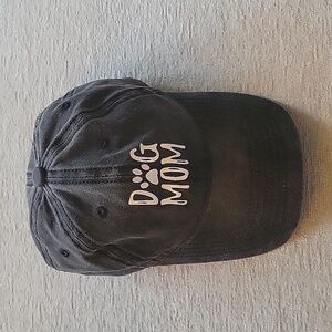 DOG MOM 🐾 black cap hat with adjustable band.